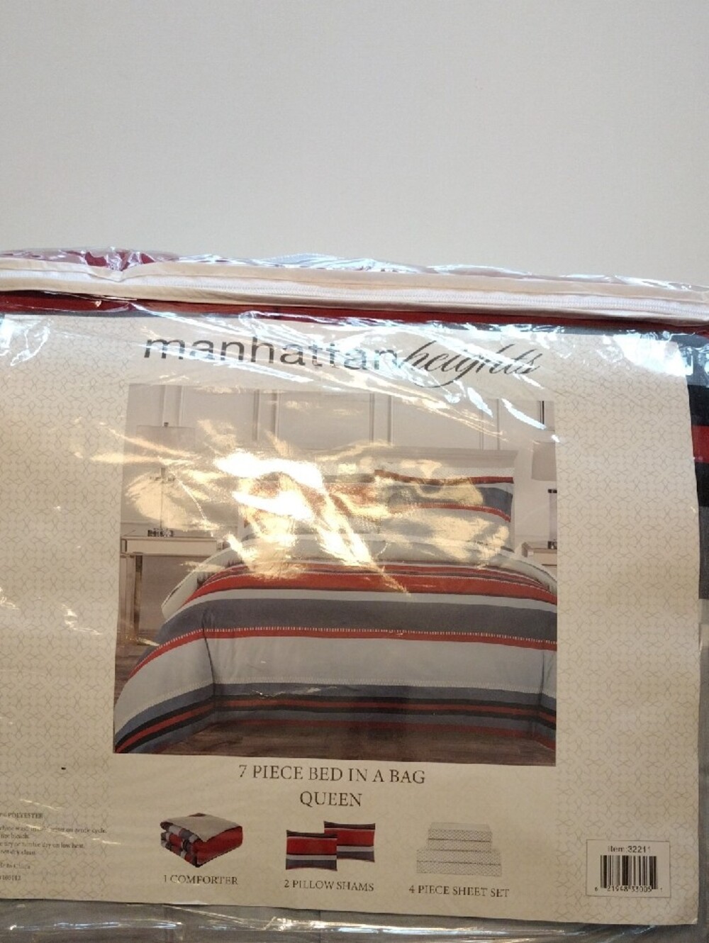 Manhattan Heights Queen Comforter Set in Red